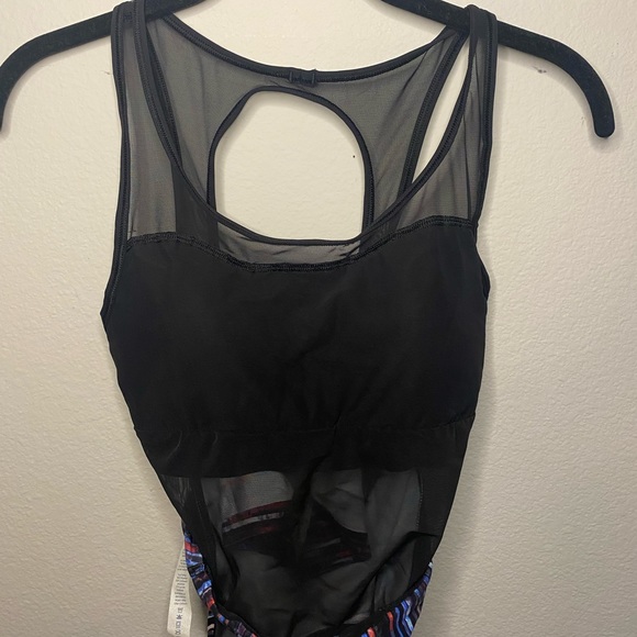 Lululemon size 4 athletic crop tank top - Picture 4 of 6